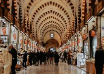 People in Grand Bazaar