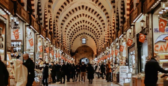 People in Grand Bazaar